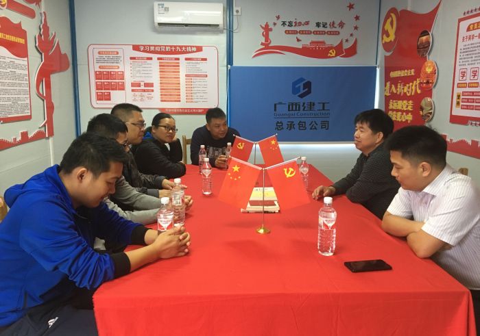 1541758536187575.jpg 岑廷义领导分公司和项目部发展党rb88随行版作 贺勇 摄1.jpg