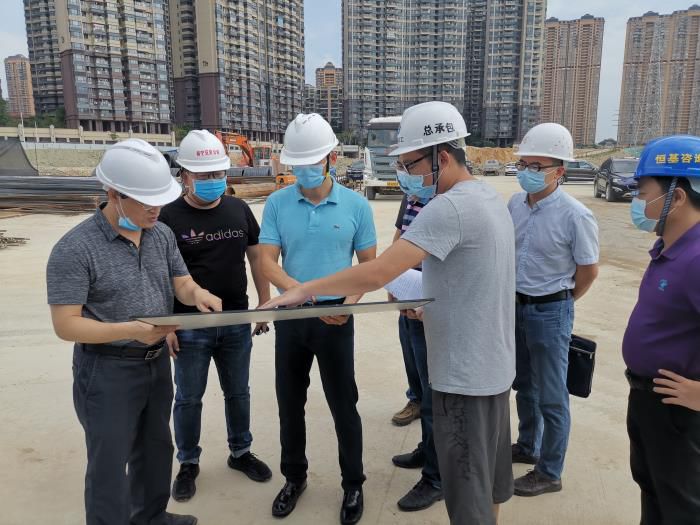 2.1调研现场。潘治昆 摄700.jpg
