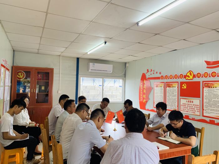 18座谈会现场；畦￡仙.jpg