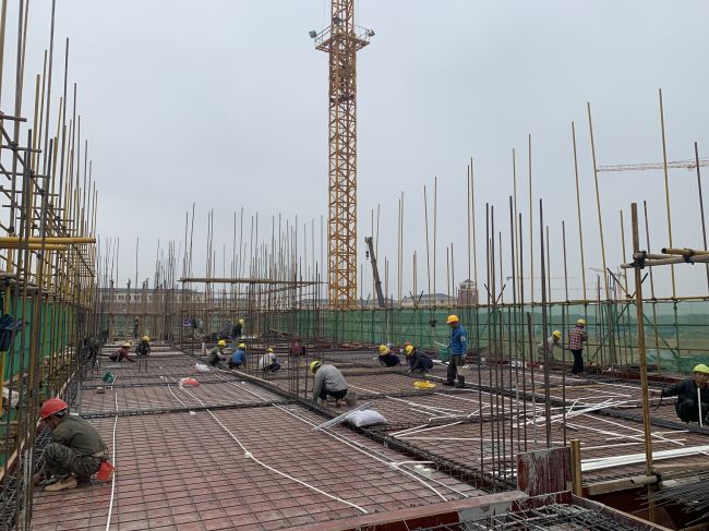 基础讲授楼B区三层梁板钢筋施工现。ńㄍ迹.jpg