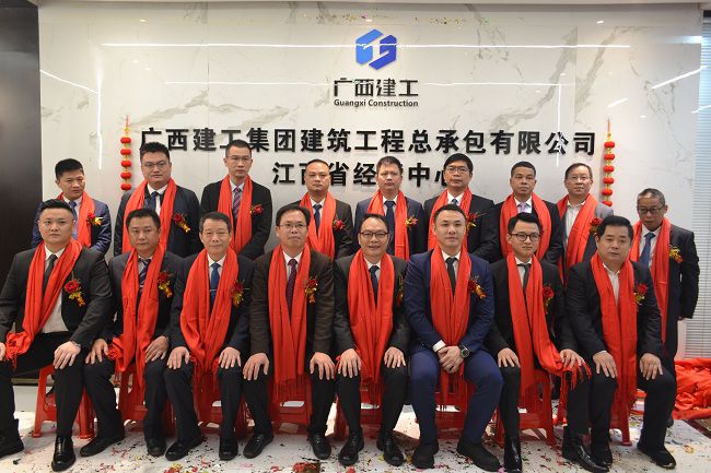 集体合照。关业芳 摄（建图）.jpg
