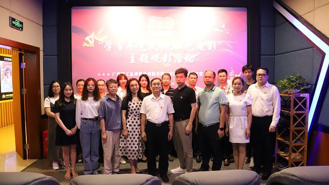 观影留影。杨钰 摄（建图）.jpg