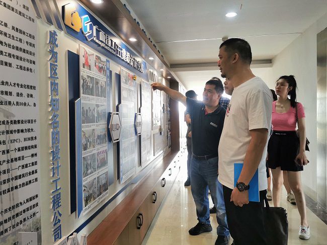 参观文化墙。五建设计钻研院供图（建图）.jpg