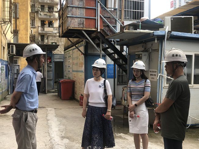 李红梅视察项目现场。商秋劲 摄（建图）.jpg