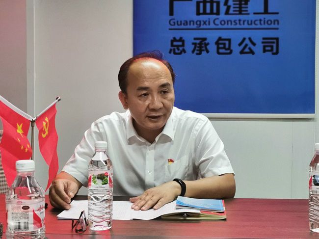 陆烜上党课。王瑾贞 摄（建图）.jpg