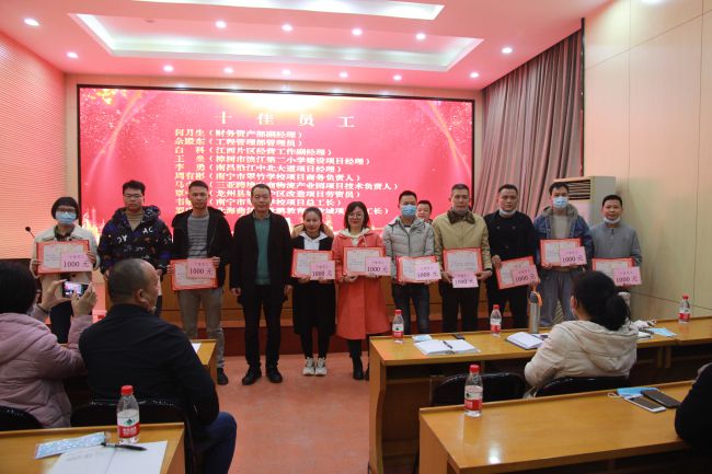 赞美优良员工。梁红玉 摄（建图）.jpg