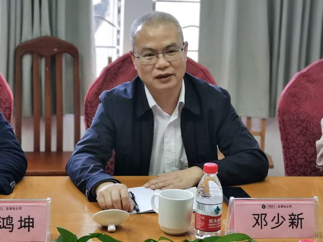 邓少新在三分公司调研。梁红玉 摄（建图）.jpg