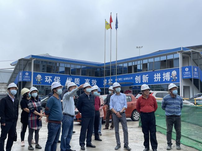 视察项目进度。梁观德 摄（建图）.jpg