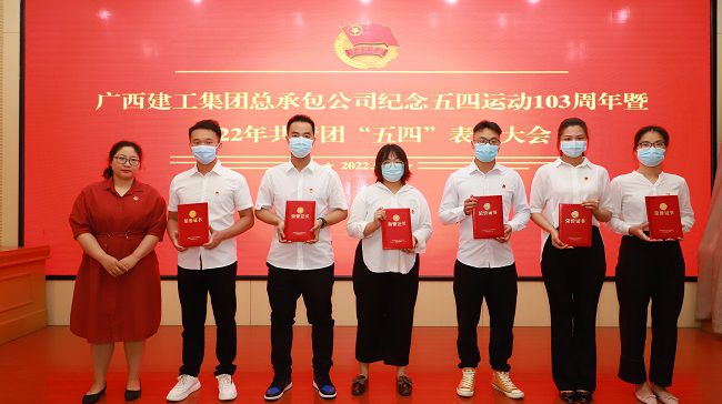 赞美优良团员。李立云 摄（建图）.jpg