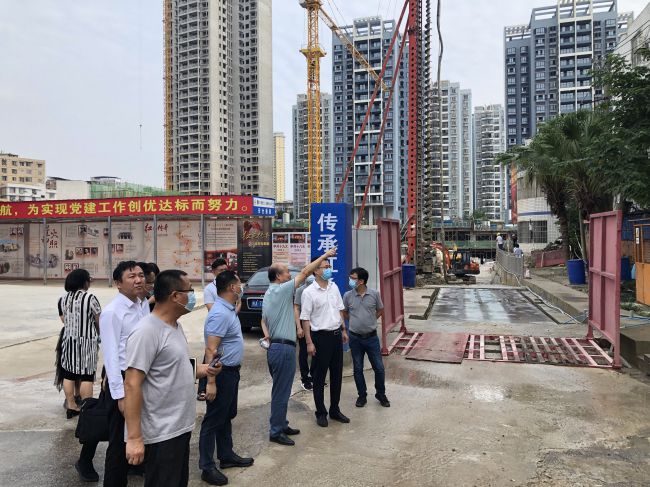 查抄施工现场。龚媚媚 摄（建图）.jpg