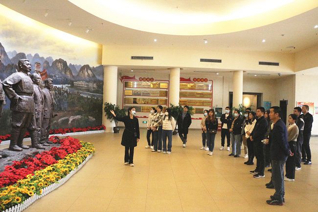 参观现场。张钊林 摄（建图）.jpg