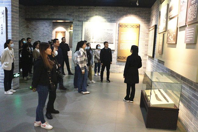 参观现场。张钊林 摄（建图） (2).jpg
