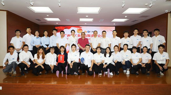 公司参赛行列及工作人员合影。李立云摄（建图）.jpg