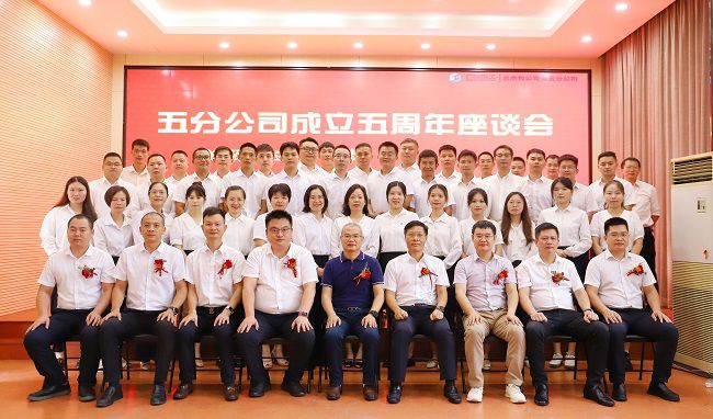 合影。杨钰 摄（建图）.jpg