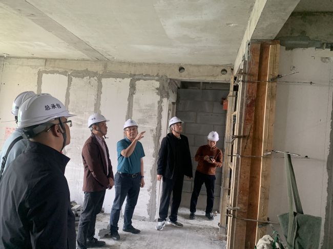 现场领导。罗庆博 摄（建图）.jpg