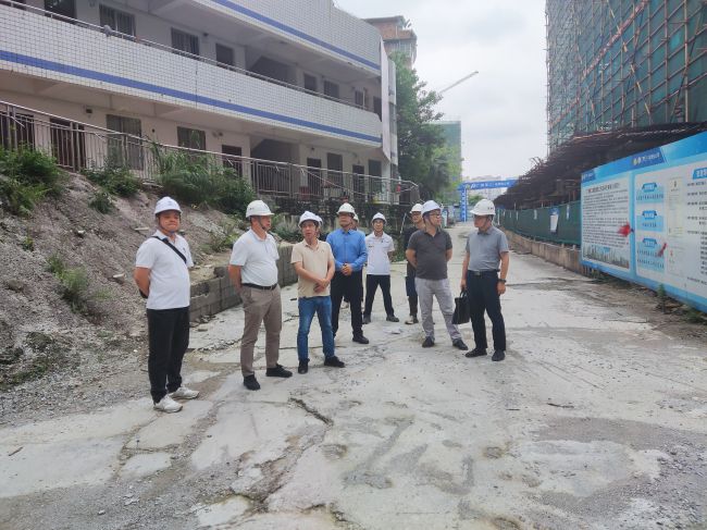现场领导。邓伟民 摄（建图）.jpg