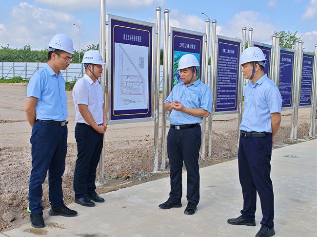 蓝海鹏在项目现场。江家兵摄（建图）.jpg