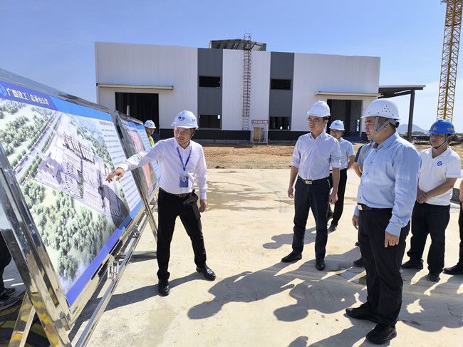 蓝海鹏在项目现场。江家兵摄（建图） (1).jpg