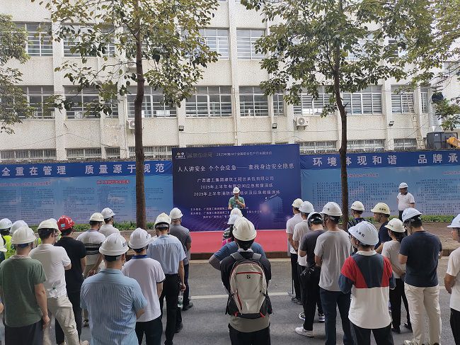 莫志元做演练带头和颁发演练起头；票ι 摄（建图）.jpg